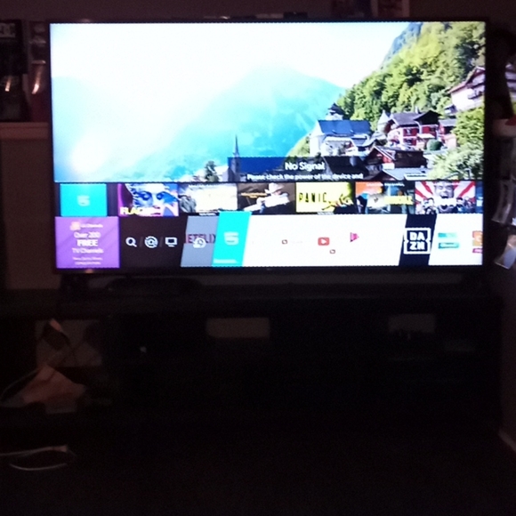 Smart TV size of TV is 75 - Picture 2 of 4